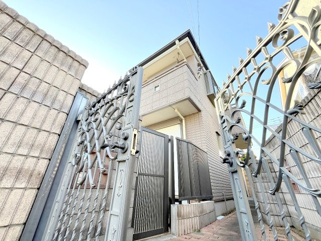 昭島市中神町2丁目　中古戸建の外観|外壁は断熱性、遮音性に優れたヘーベルパワーボード仕様！