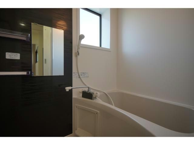 メゾンフェリス楠見中の浴室