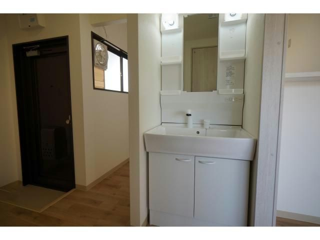 メゾンフェリス楠見中の洗面所