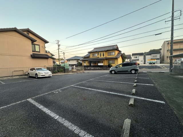 スマイルカトウの駐車場