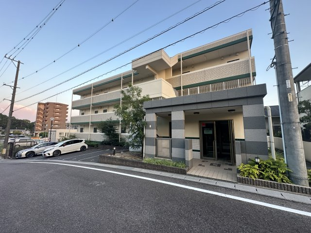 スマイルカトウの駐車場