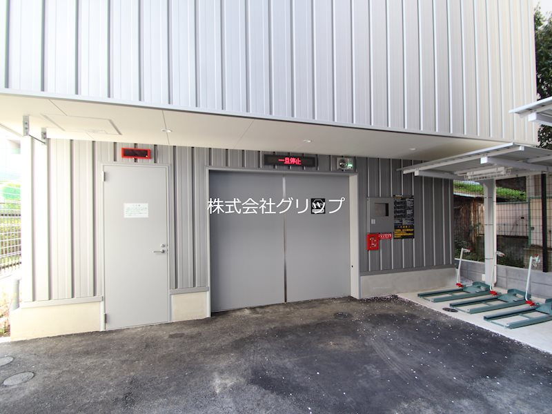 ジェノヴィア阪東橋Ⅱスカイガーデンの駐車場