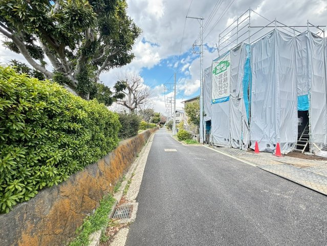 鵠沼神明4丁目　全9棟　B棟の前面道路含む現地写真