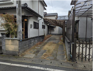 大津市今堅田２丁目の店舗の駐車場