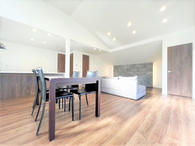 【ダイニング】 | 【仲介手数料３６０万円が無料！】■２５帖のＬＤＫ■車庫２台■広々バルコニー