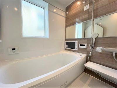 【浴室】 | 【仲介手数料３６０万円が無料！】■２５帖のＬＤＫ■車庫２台■広々バルコニー