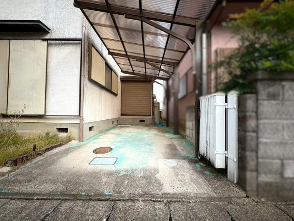 岩出市曽屋　中古戸建の駐車場