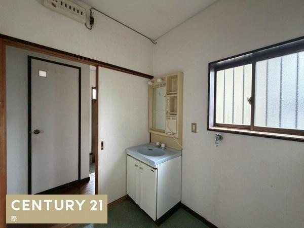岩出市曽屋　中古戸建の独立洗面台