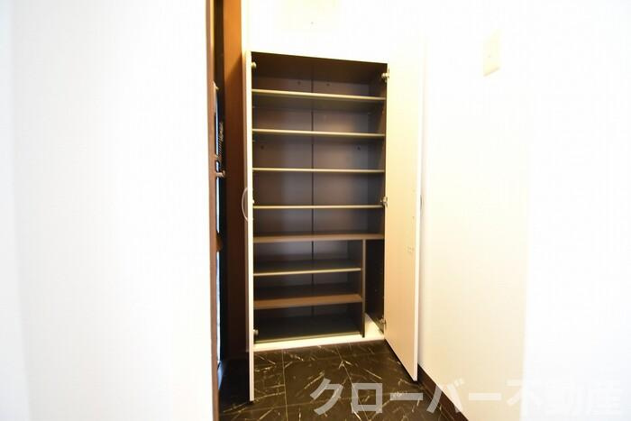フォブール福岡のエントランス|シューズボックス（トール）