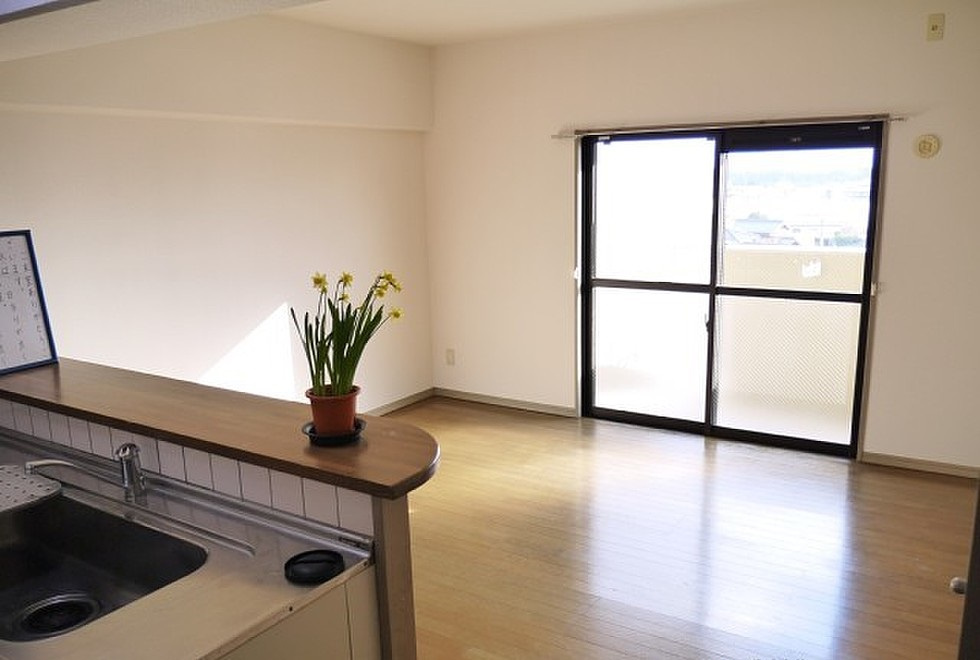 パティオ七夕【キャッシュバック対象物件】の居間・リビング|ゆったりとしたリビングです