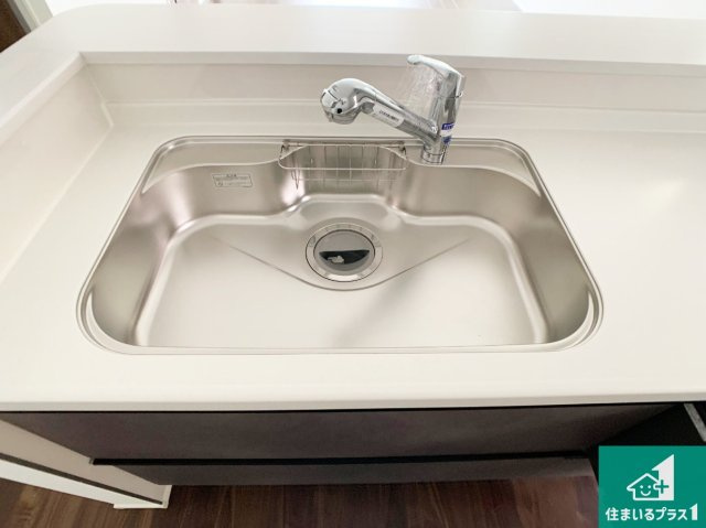 明石市大久保町山手台　第24-1期　新築一戸建ての設備|蛇口の先端に浄水器を内蔵しています！原水と浄水、お湯と冷水、シャワーの切替えがワンタッチなので用途によって使い分けられます。