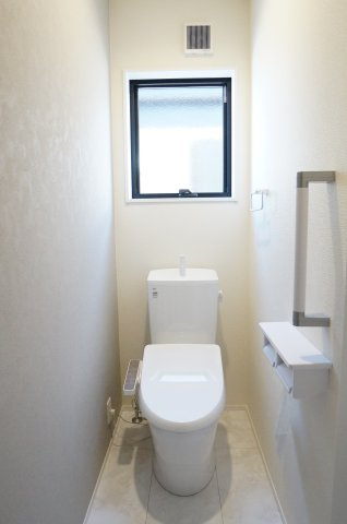 リーブルガーデン常滑市西之口2丁目　　4号棟のトイレ|水機能付き温水洗浄便座です！！