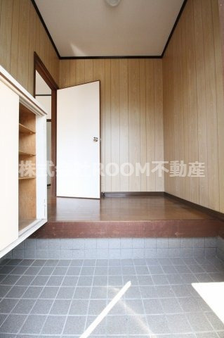 中西貸家(樺山3500-1)の玄関