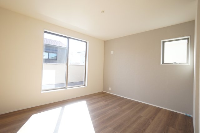 リーブルガーデン常滑市西之口2丁目　　3号棟の洋室|2階洋室7帖はバルコニーに面した明るい居室。