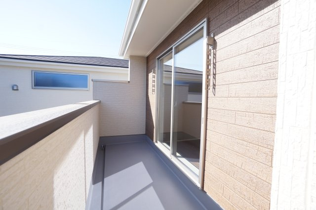 リーブルガーデン常滑市西之口2丁目　　3号棟のバルコニー|南側のワイドバルコニー