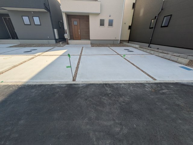 リーブルガーデン常滑市西之口2丁目　　3号棟の駐車場|駐車スペース2台～3台分可能