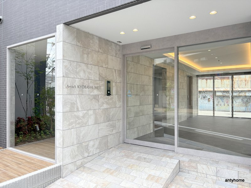 ArtizA京橋WEST　仲介手数料無料のエントランス