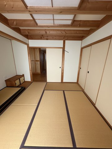 苫田郡鏡野町薪森原　中古住宅6DK+Sの和室|６帖