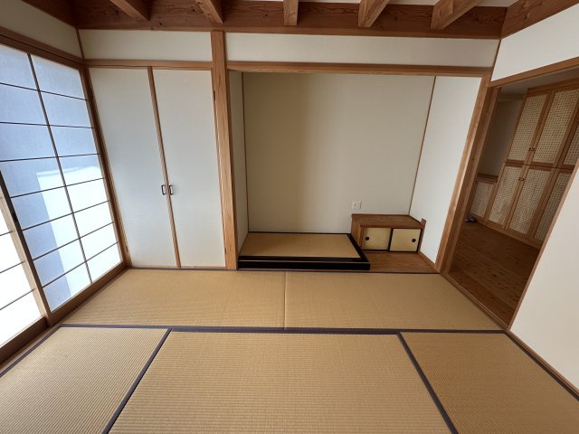 苫田郡鏡野町薪森原　中古住宅6DK+Sの和室|６帖