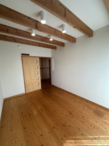 苫田郡鏡野町薪森原　中古住宅6DK+Sの洋室|1F６帖