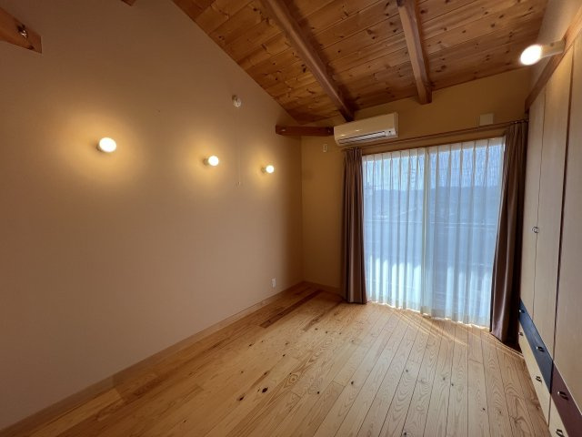 苫田郡鏡野町薪森原　中古住宅6DK+Sの洋室|2F６帖（子供部屋②）