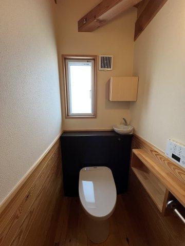 苫田郡鏡野町薪森原　中古住宅6DK+Sのトイレ|2F