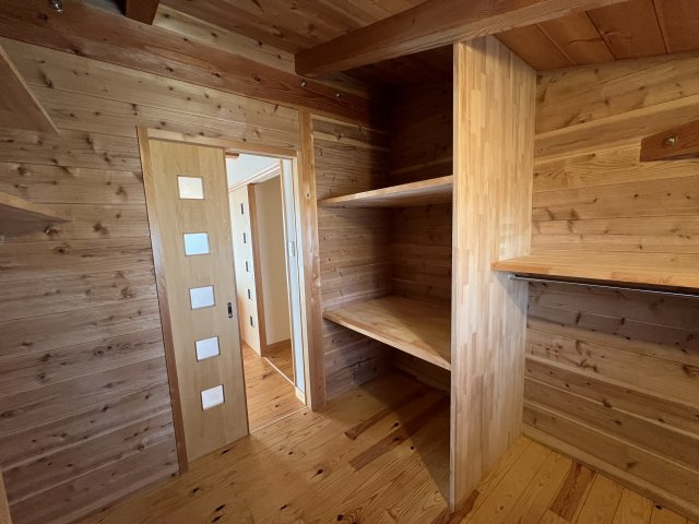 苫田郡鏡野町薪森原　中古住宅6DK+Sの収納|2F　WIクローゼット