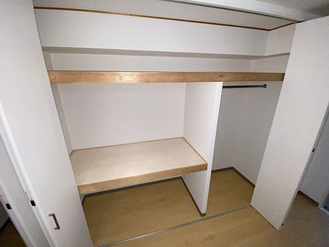 神戸市北区南五葉１丁目の賃貸マンションの収納