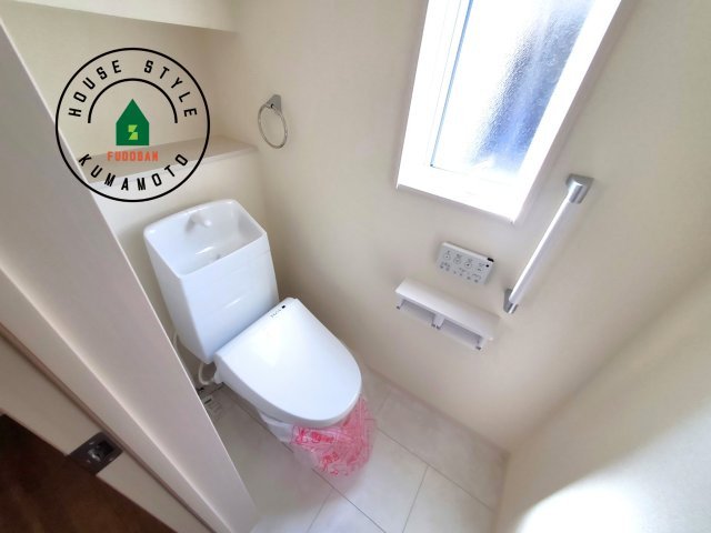 熊本市東区御領3丁目第6-3棟（3号棟）の内観：施工例|温水洗浄便座を完備しております。2ヶ所にトイレがあるのは朝の慌ただしい時間も安心です。