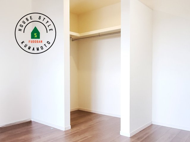 熊本市東区御領3丁目第6-3棟（3号棟）の内観：施工例|洋服や大きな荷物が多い方や人数の多いご家族などは、一般的なクローゼットよりもウォークインクローゼットのほうが使い勝手が良いです。