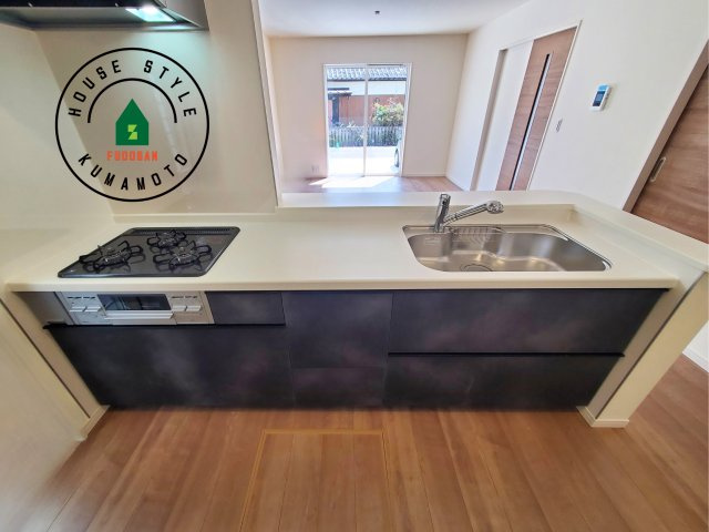 熊本市東区御領3丁目第6-3棟（3号棟）の内観：施工例|ご家族を近くに感じられる対面キッチンのLDK。会話もはずみそうですね。