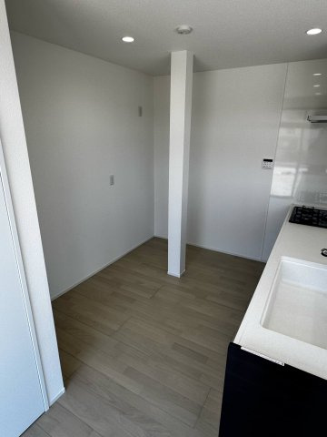 東御市海善寺のキッチン|家族の会話が弾む開放的なカウンターキッチンです♪