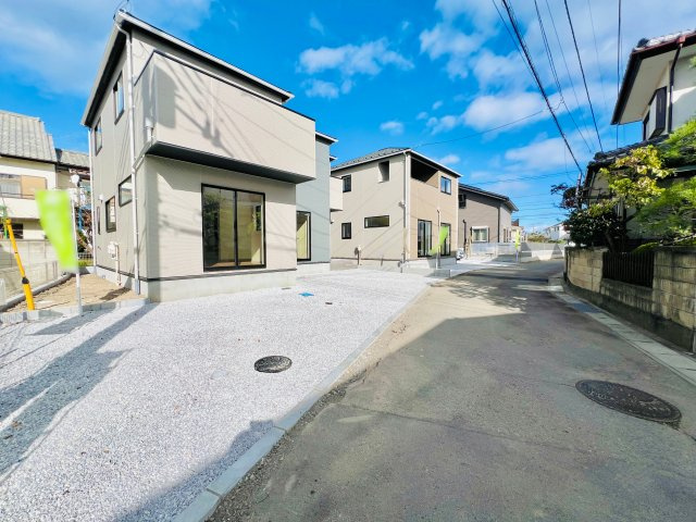 高崎市貝沢町の前面道路含む現地写真|前面道路は交通量が少なく、出入りしやすいです。