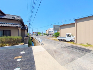 【前面道路含む現地写真】