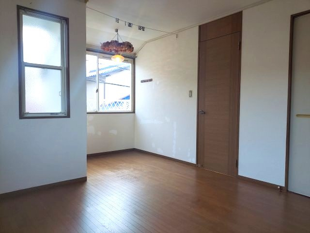 宝塚市中筋1丁目一戸建の洋室|2階洋室約9.5帖