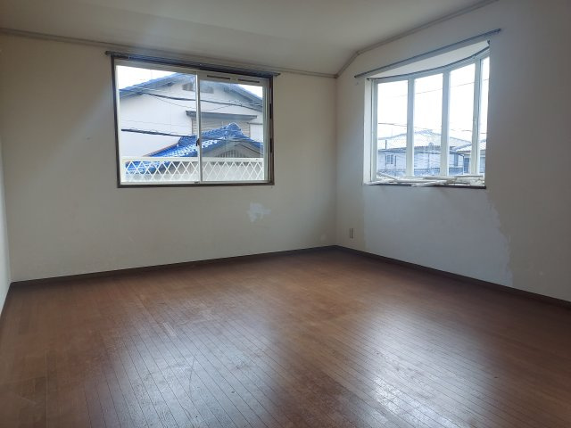 宝塚市中筋1丁目一戸建の洋室|2階洋室約11帖