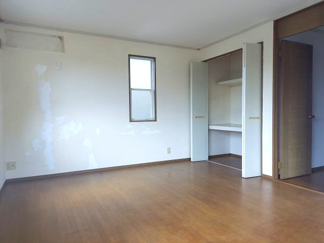 宝塚市中筋1丁目一戸建の洋室|2階洋室約11帖