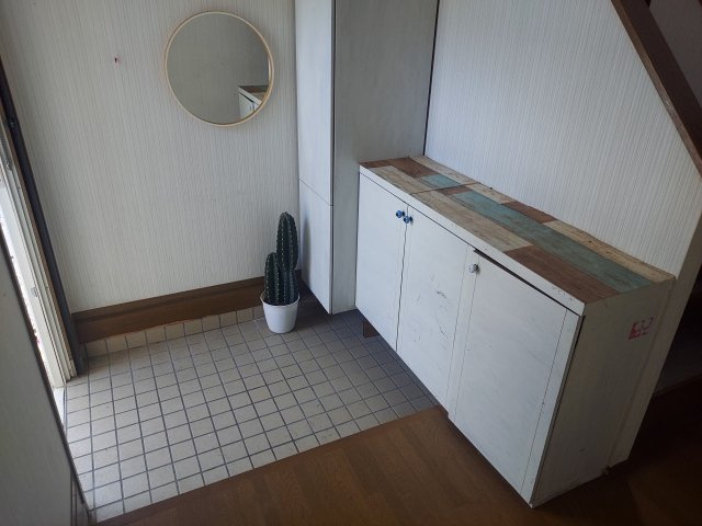 宝塚市中筋1丁目一戸建の玄関