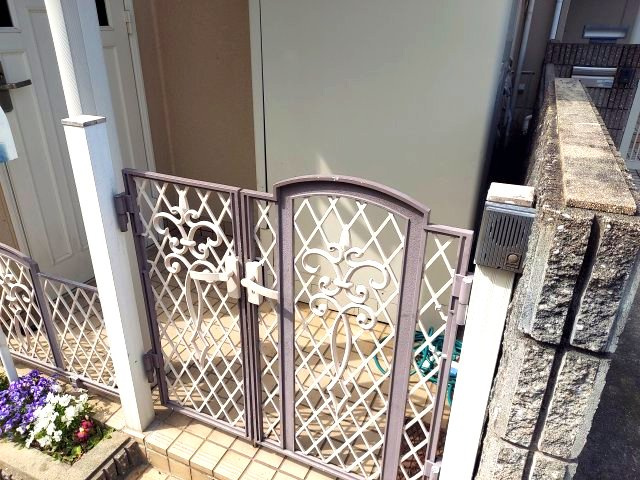 宝塚市中筋1丁目一戸建のその他|玄関前ポーチ