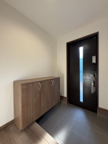 【区画図】 | 開発道路は約6.0mの幅員のため、車の出し入れもラクラク。
公園が徒歩5分圏内に複数あり、お子様も遊びやすいですね。