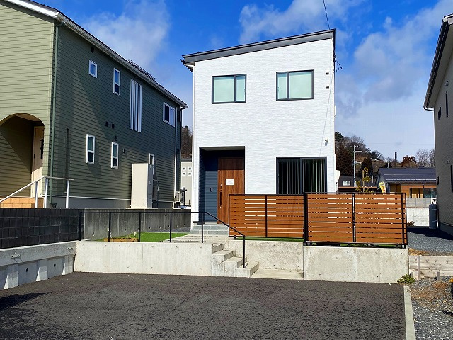 山形市みはらしの丘２丁目　中古住宅の外観|すっきりとしたデザイン性の高い中古物件です。