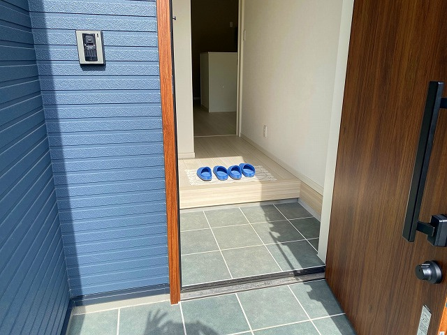 山形市みはらしの丘２丁目　中古住宅の玄関