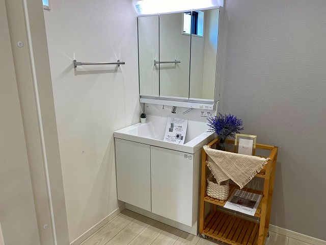 山形市みはらしの丘２丁目　中古住宅の独立洗面台