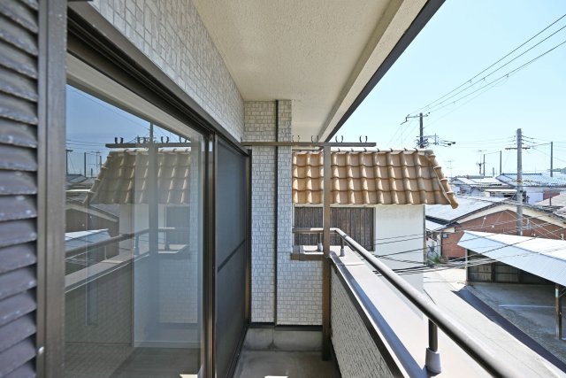 尼崎市金楽寺町2丁目中古戸建│4LDK+駐車1台可のバルコニー|2階バルコニ写真です。物干し金具が設置されています。