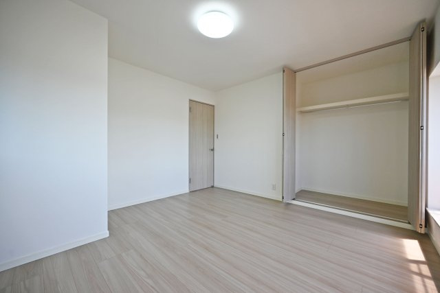 尼崎市金楽寺町2丁目中古戸建│4LDK+駐車1台可の収納|-洋室7.5帖(3F)-