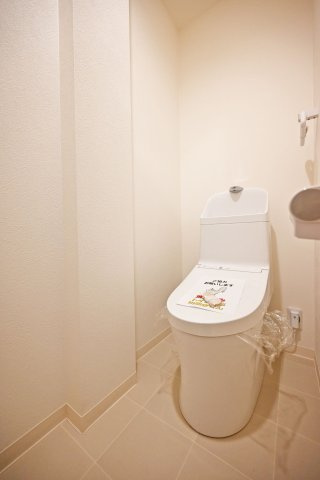 尼崎市金楽寺町2丁目中古戸建│4LDK+駐車1台可のトイレ|1・2階に1か所ずつウォッシュトイレを導入しています。