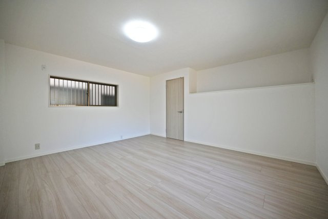 尼崎市金楽寺町2丁目中古戸建│4LDK+駐車1台可の洋室|-主寝室10帖(1F)-