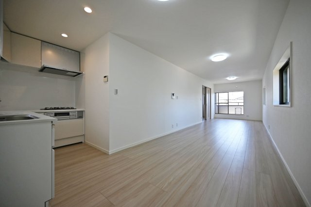 尼崎市金楽寺町2丁目中古戸建│4LDK+駐車1台可の居間・リビング|2階LDK内観写真です。 リビングは家族全員の集まる憩いの場。この場所を通じて家族の楽しい会話が聞こえてきそうなリビングです。