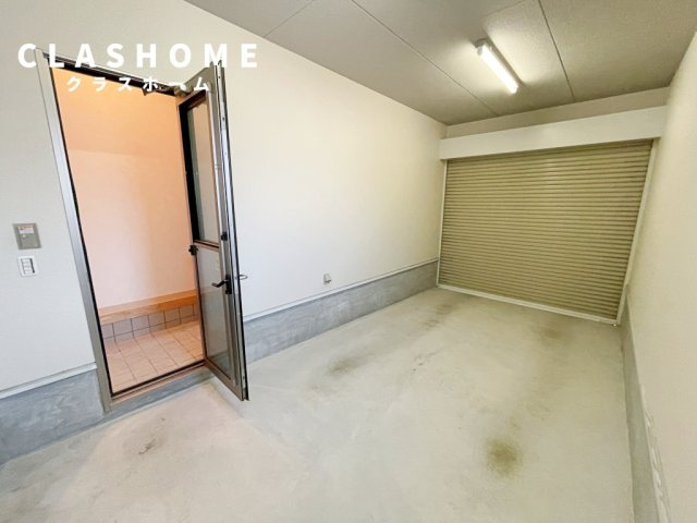 明治本町戸建の駐車場