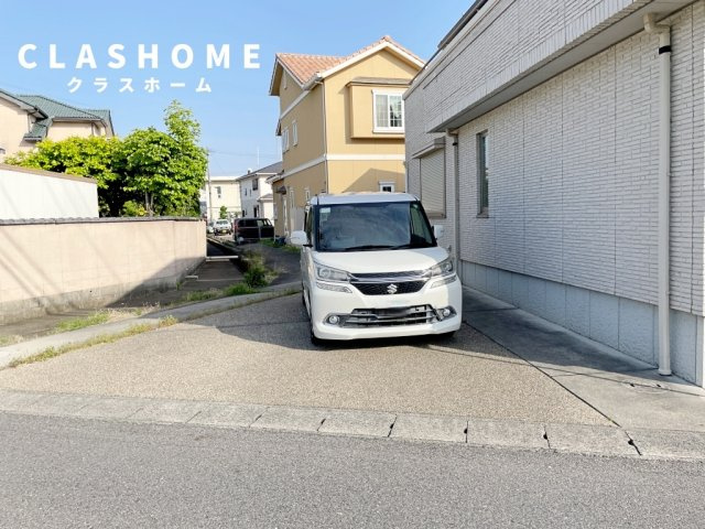 明治本町戸建の駐車場
